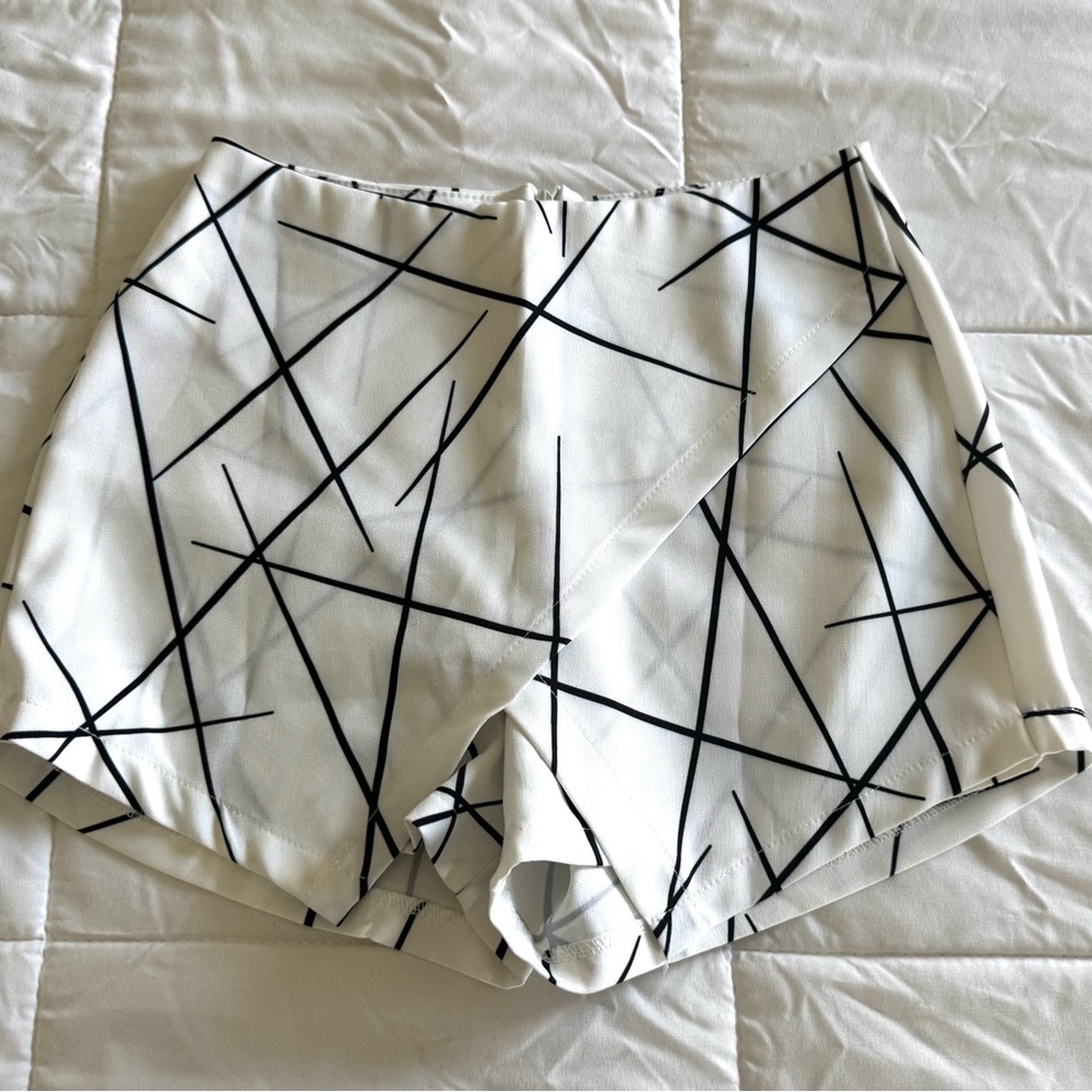 Stylish Women's White and Black Geometric Shorts